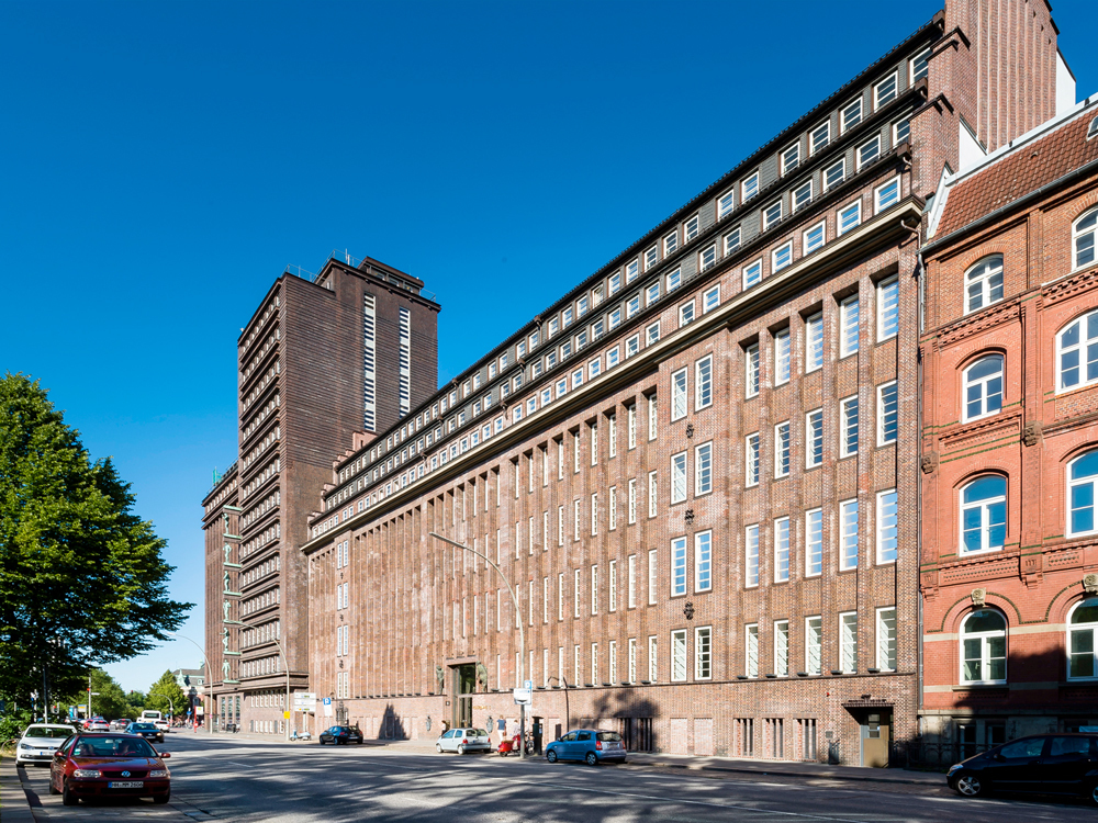 Blick auf die Fassade am Holstenwall